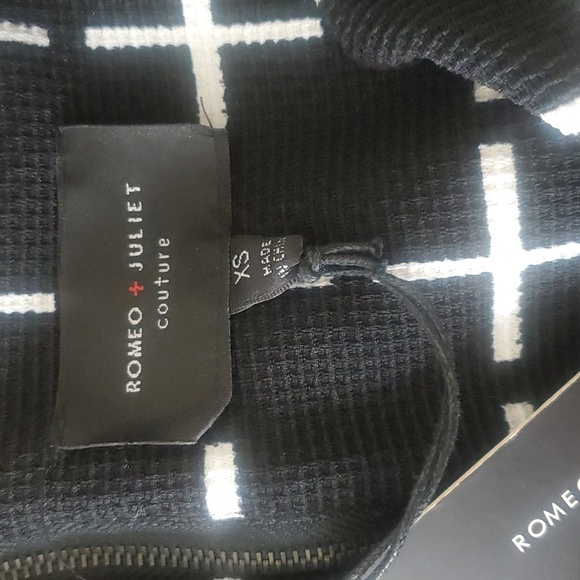 Romeo and Juliet Black and White Cross Cross mini dress. Short Sleeve. Size XS - Picture 3 of 4